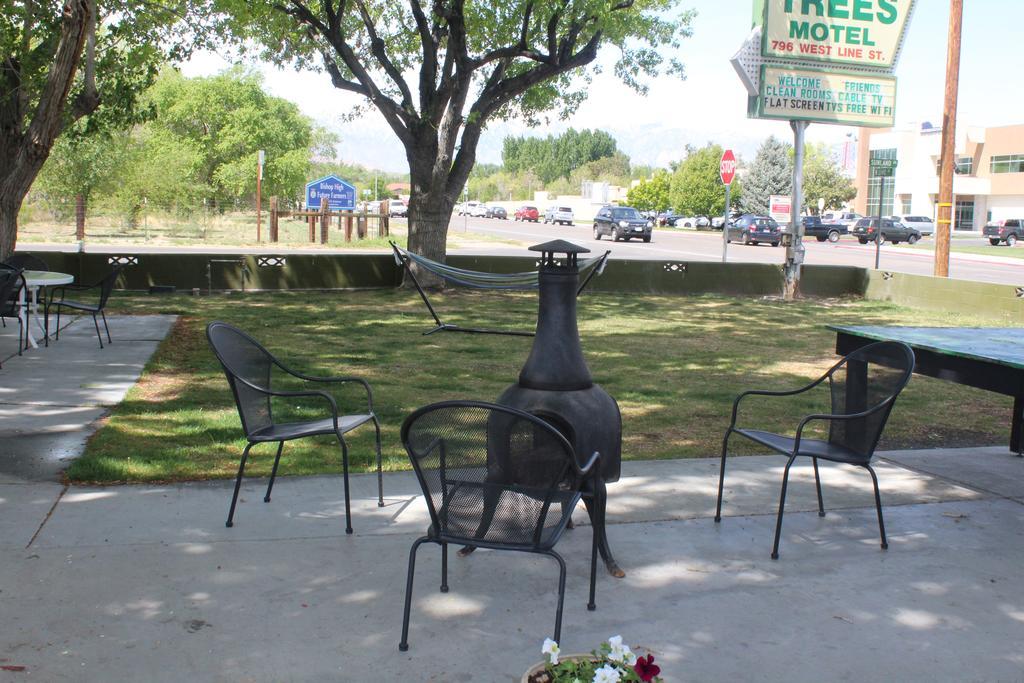 بيشوب Trees Motel المظهر الخارجي الصورة